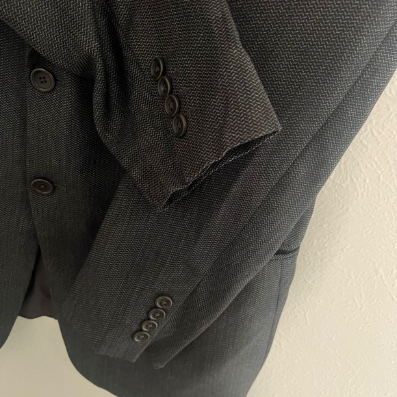 Armani Collezioni Herringbone Grey/Black Two Button Men’s Jacket - Picture 5 of 11